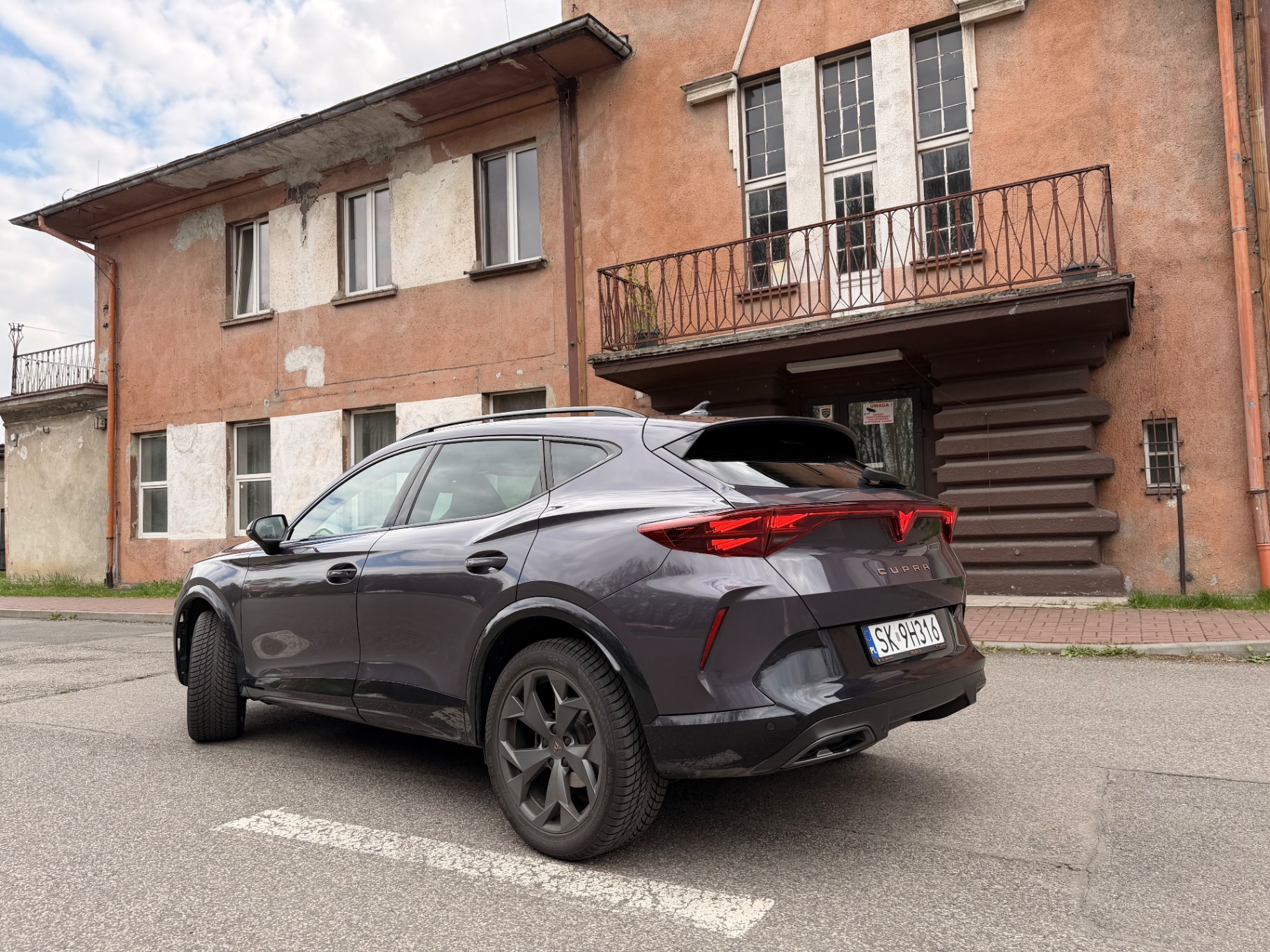 salon PL AWD sportowy design premium nowoczesny bezwypadkowy - zdjęcie 4