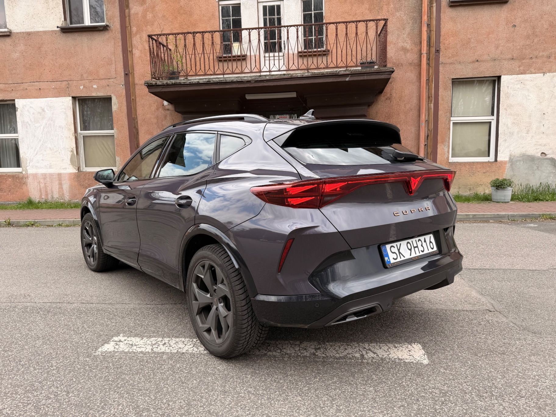 salon PL AWD sportowy design premium nowoczesny bezwypadkowy - zdjęcie 5