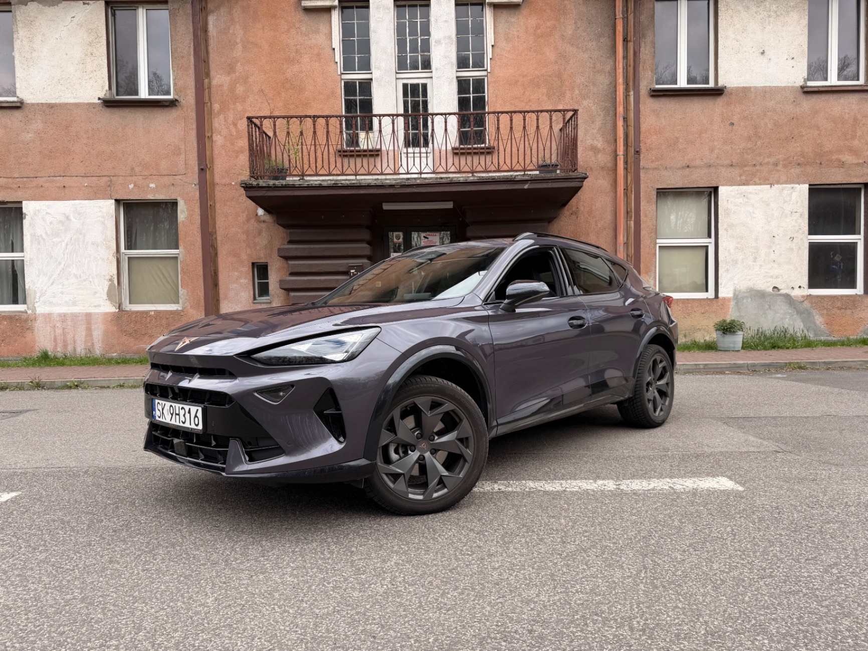 salon PL AWD sportowy design premium nowoczesny bezwypadkowy