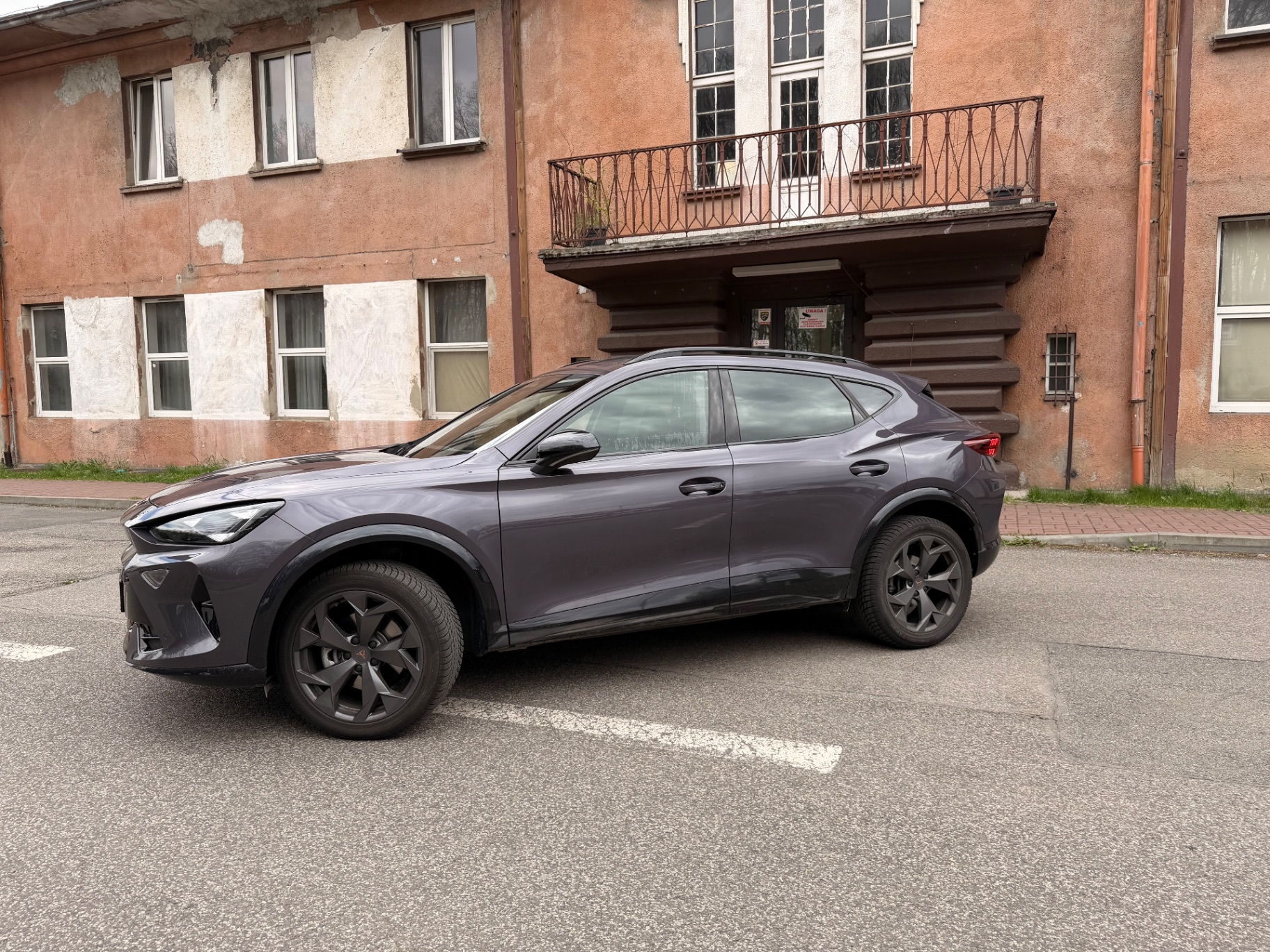 salon PL AWD sportowy design premium nowoczesny bezwypadkowy - zdjęcie 3