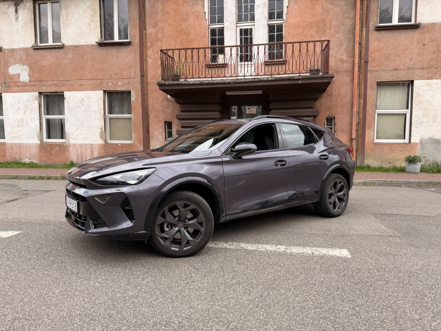 salon PL AWD sportowy design premium nowoczesny bezwypadkowy - zdjęcie 2