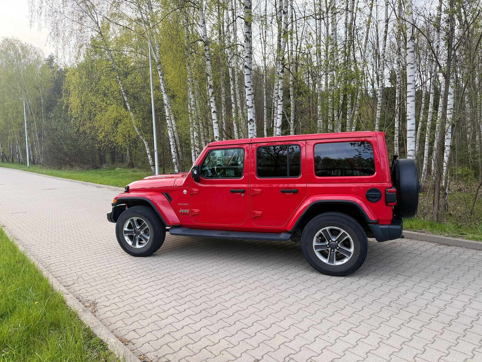 CESJA LEASINGU – Jeep Wrangler Sahara 2.0 Turbo 272 KM 4x4 Automat - zdjęcie 6