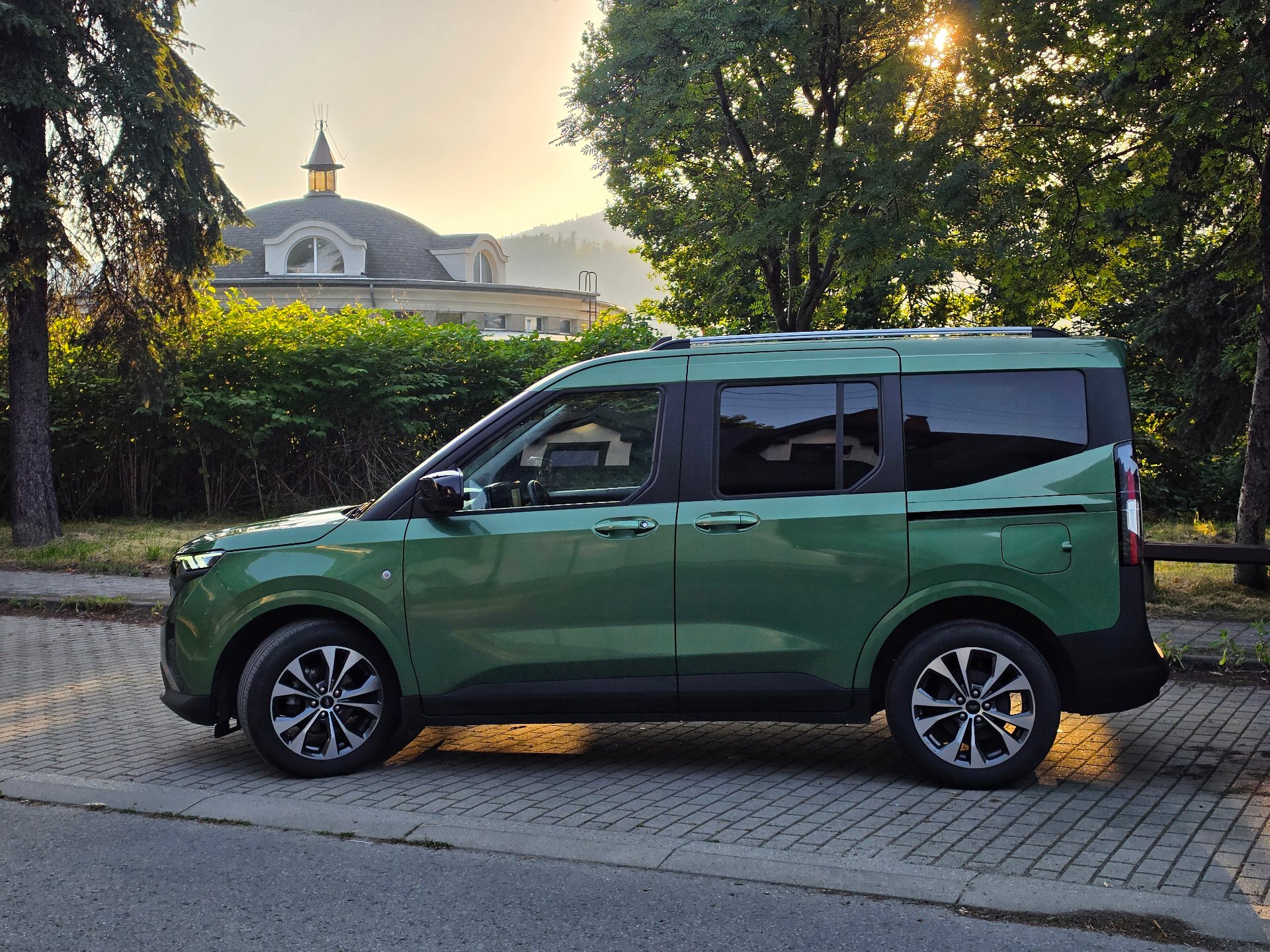 Ford Tourneo Courier Titanium - zdjęcie 2